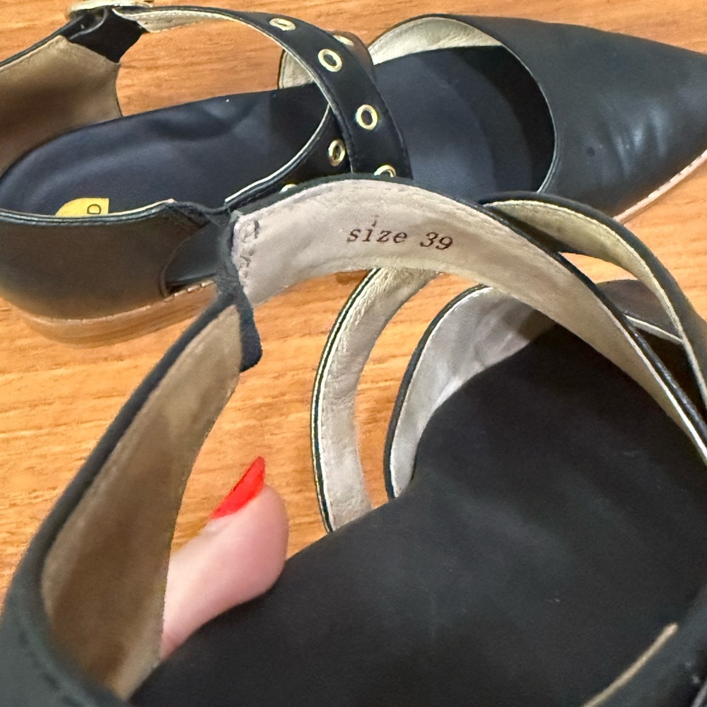 EUC Bared Footwear Shikra Flats in Black w/ Gold Hardware, size 39EU/8.5US - Picture 6 of 6